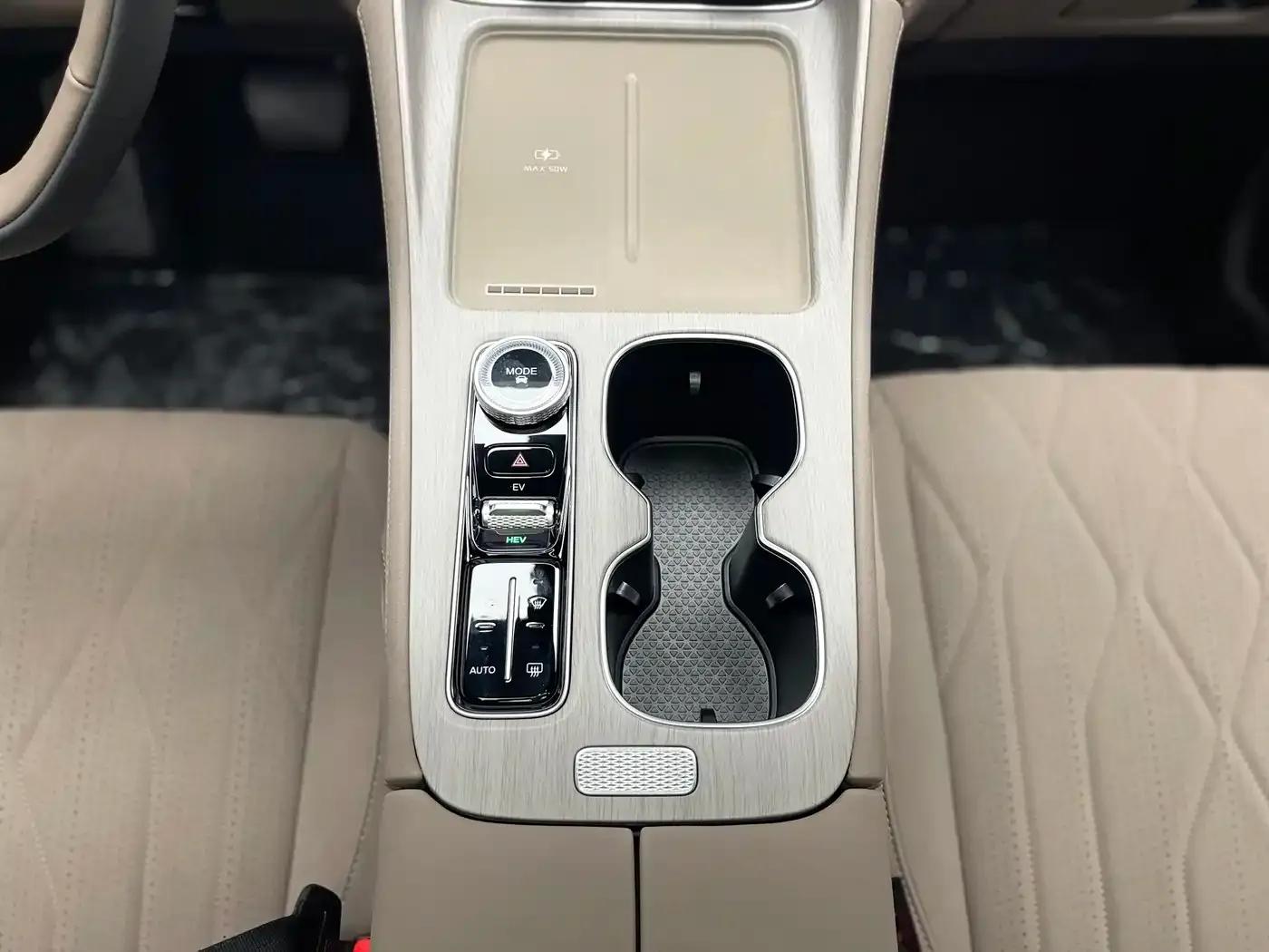 Fengyun T8 2025 1.5T 130km Premium Edition 7-seater — миниатюра 27