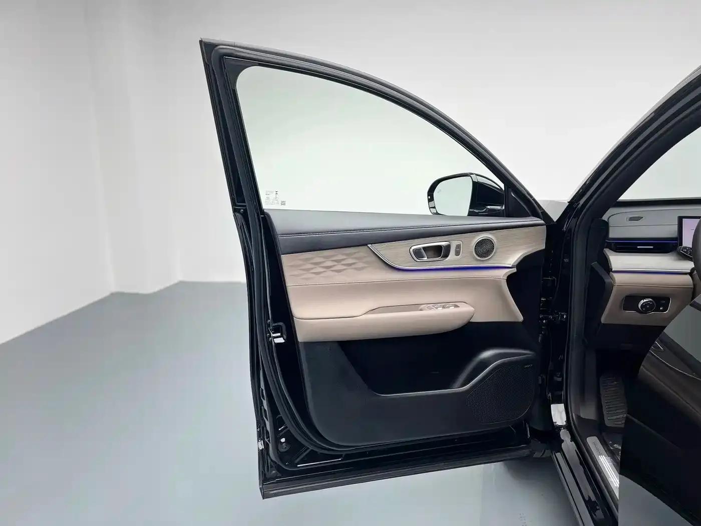 Fengyun T8 2025 1.5T 130km Premium Edition 7-seater — миниатюра 28
