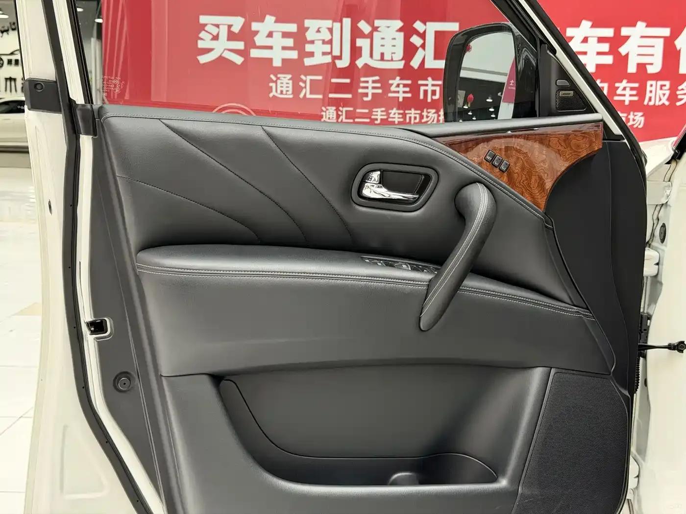 Infiniti QX80 2016 5.6L 4WD — миниатюра 12
