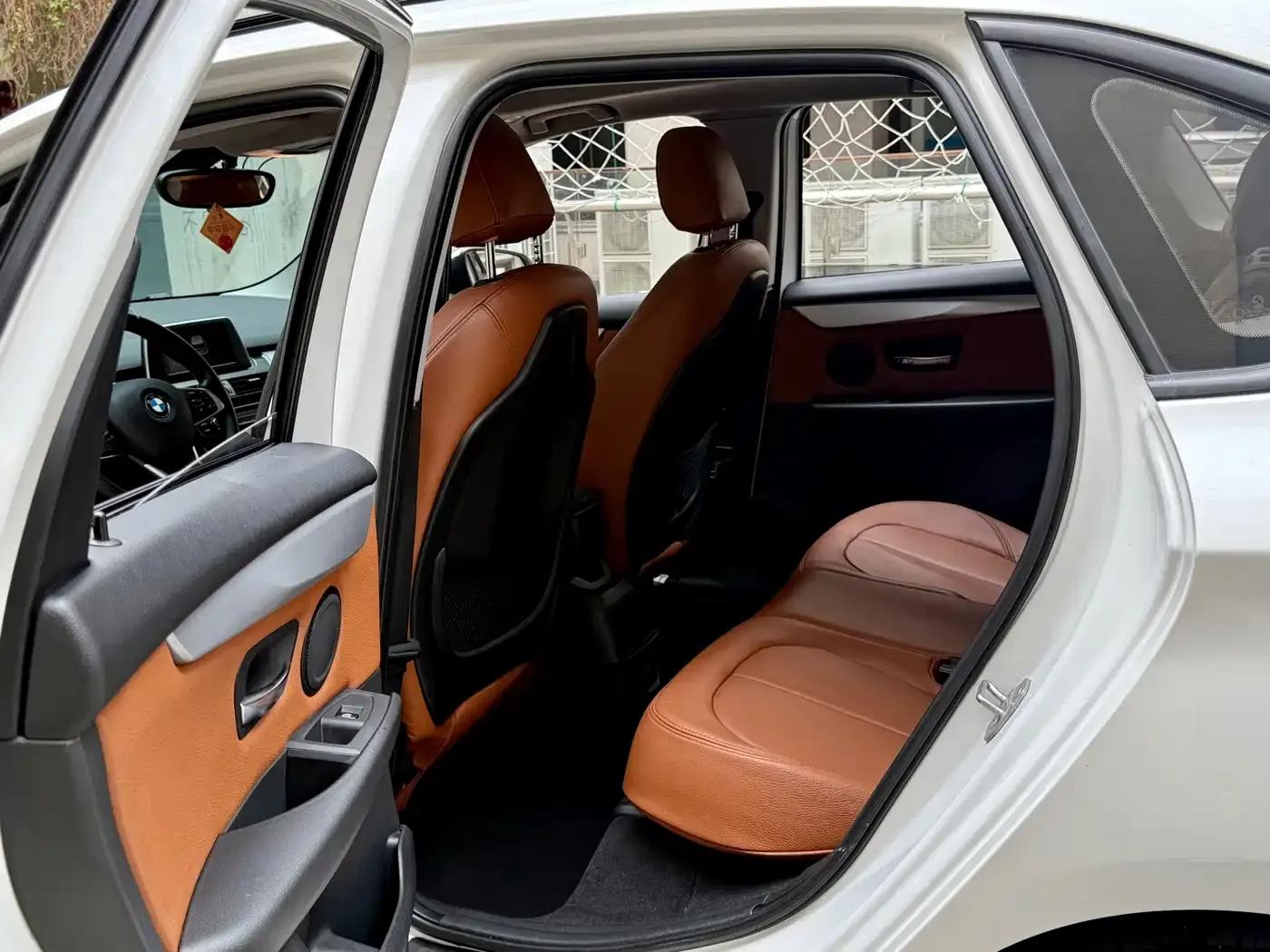 2016 BMW 2 Series Gran Tourer 218i Fashion Edition — миниатюра 6