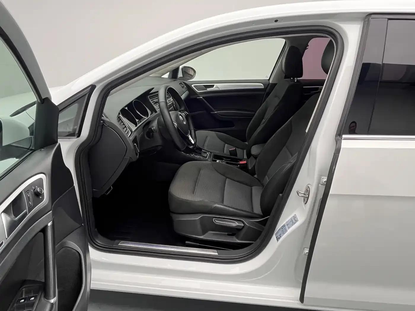 2020 Golf EV — миниатюра 15