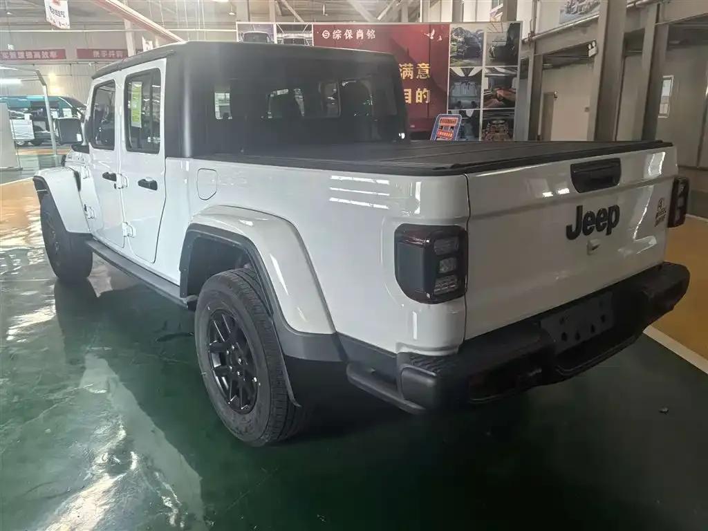Gladiator 2026 3.6L Sportback Sport Campervan — миниатюра 3