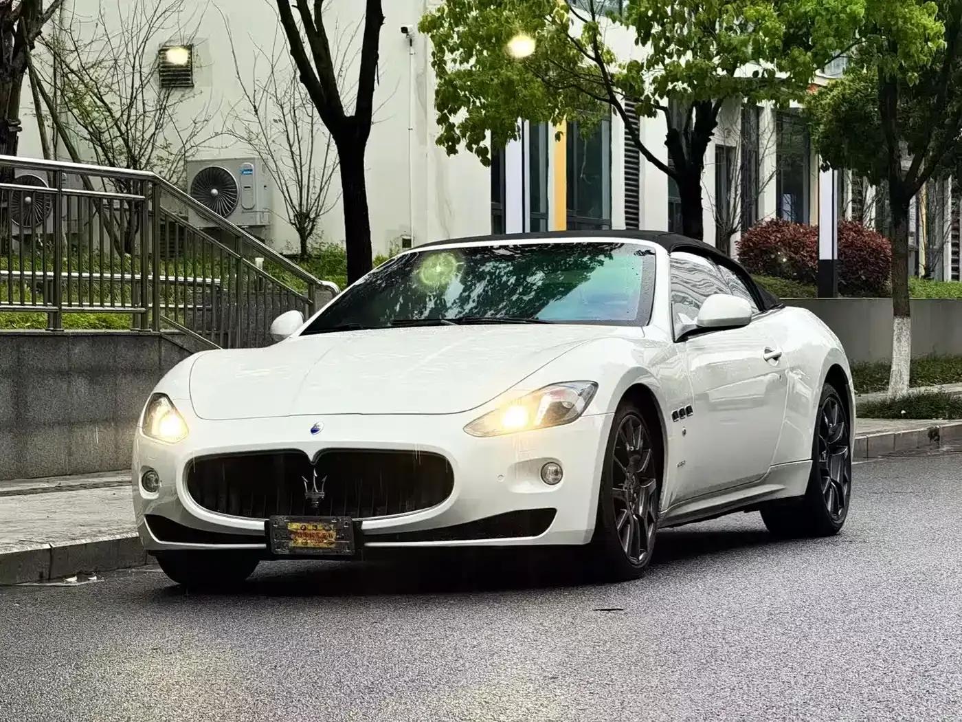 GranCabrio 2010 4.7L Automatic — миниатюра 1