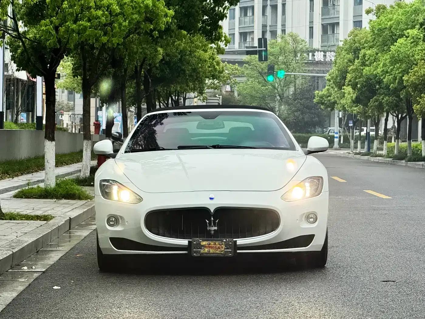 GranCabrio 2010 4.7L Automatic — миниатюра 2