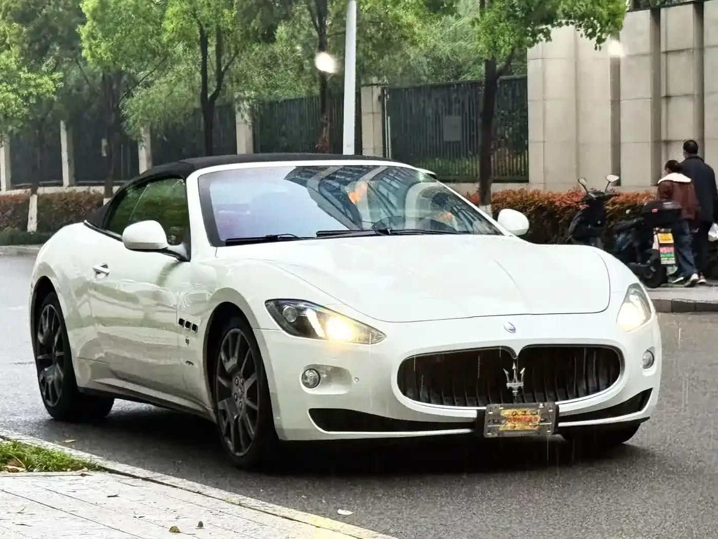 GranCabrio 2010 4.7L Automatic — миниатюра 3