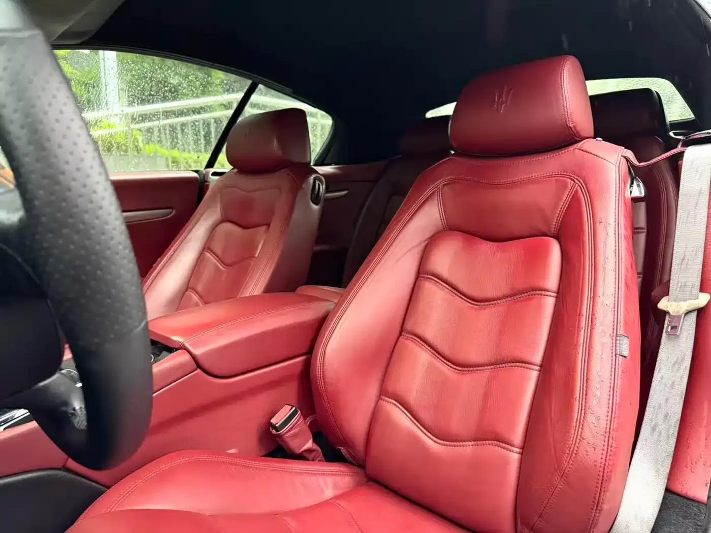 GranCabrio 2010 4.7L Automatic — миниатюра 5