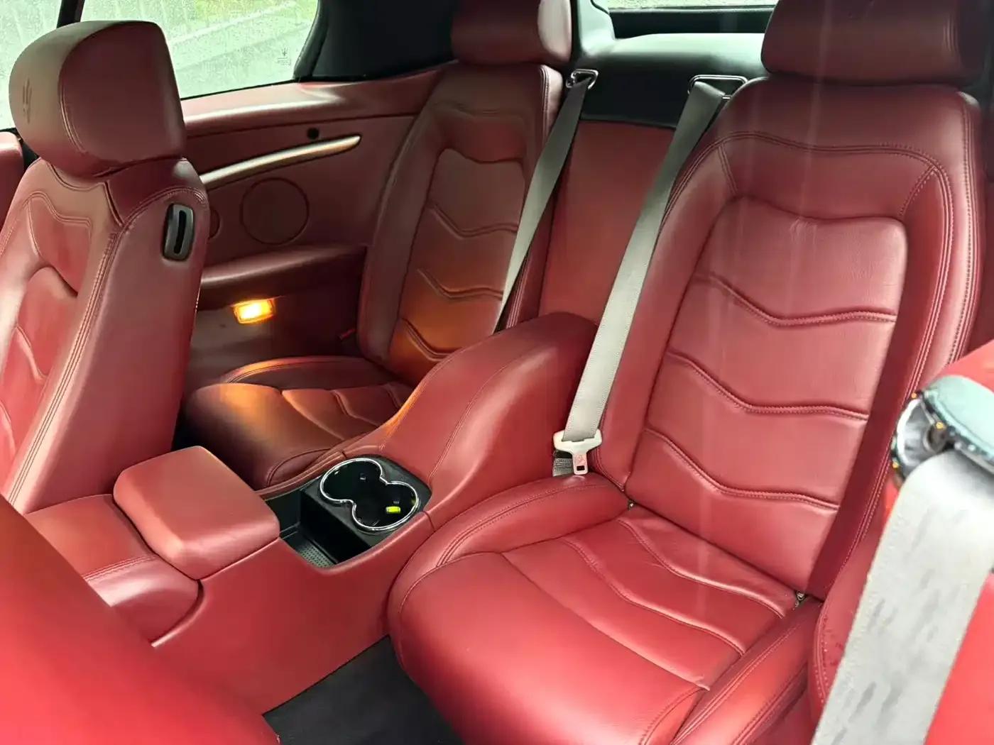 GranCabrio 2010 4.7L Automatic — миниатюра 6