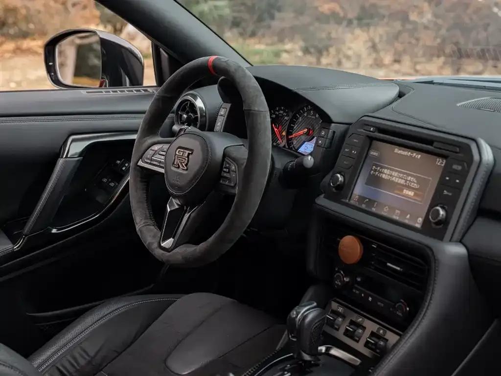 2017 Nissan GT-R 3.8T Flagship Edition — миниатюра 12