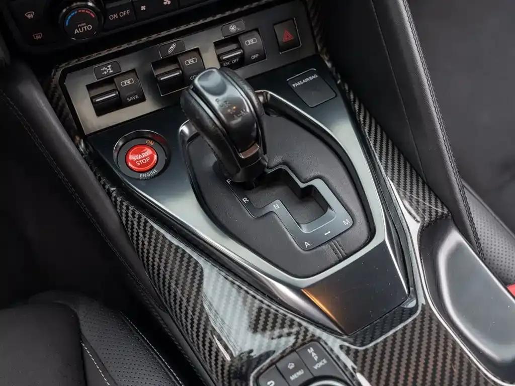 2017 Nissan GT-R 3.8T Flagship Edition — миниатюра 16