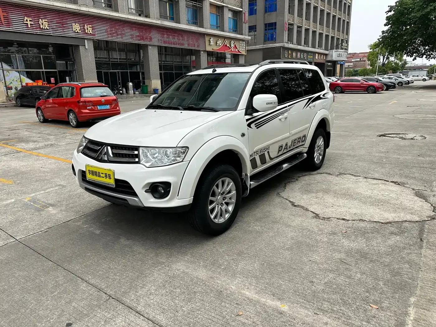 2013 Pajero Sport 3.0L Automatic 2WD Luxury Edition — миниатюра 1