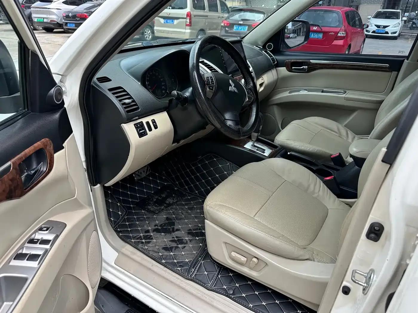 2013 Pajero Sport 3.0L Automatic 2WD Luxury Edition — миниатюра 12