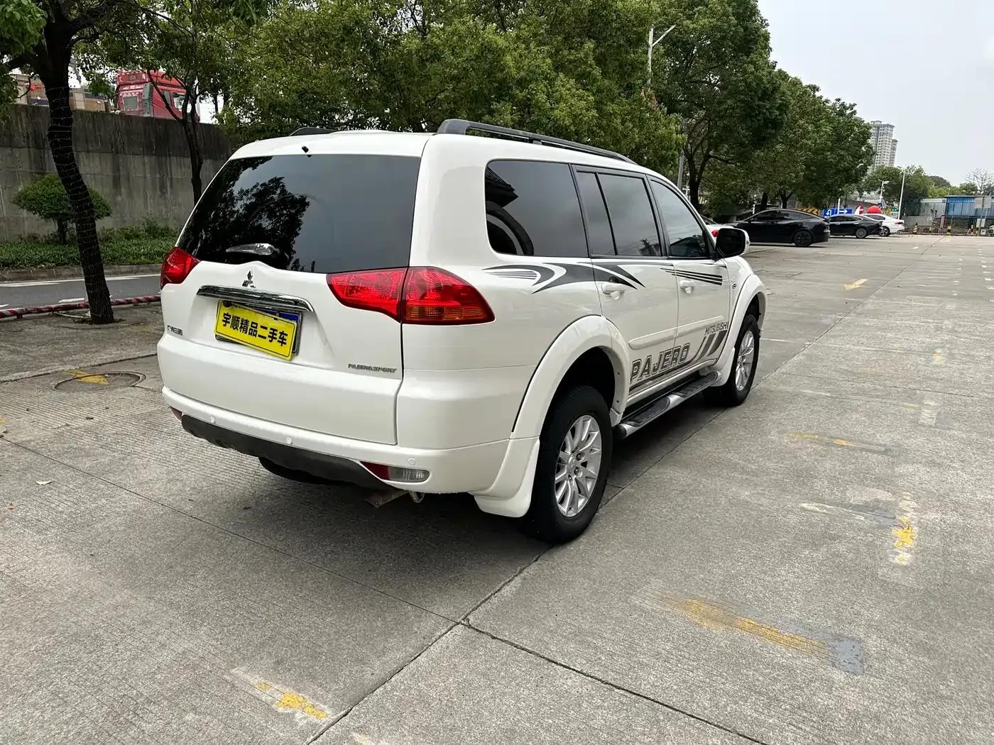 2013 Pajero Sport 3.0L Automatic 2WD Luxury Edition — миниатюра 6