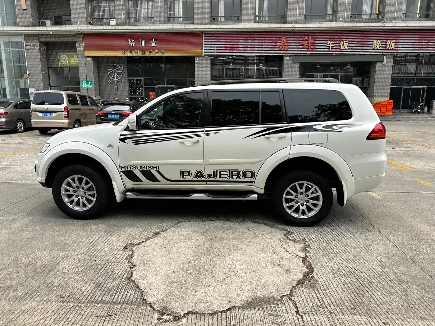 2013 Pajero Sport 3.0L Automatic 2WD Luxury Edition — миниатюра 7