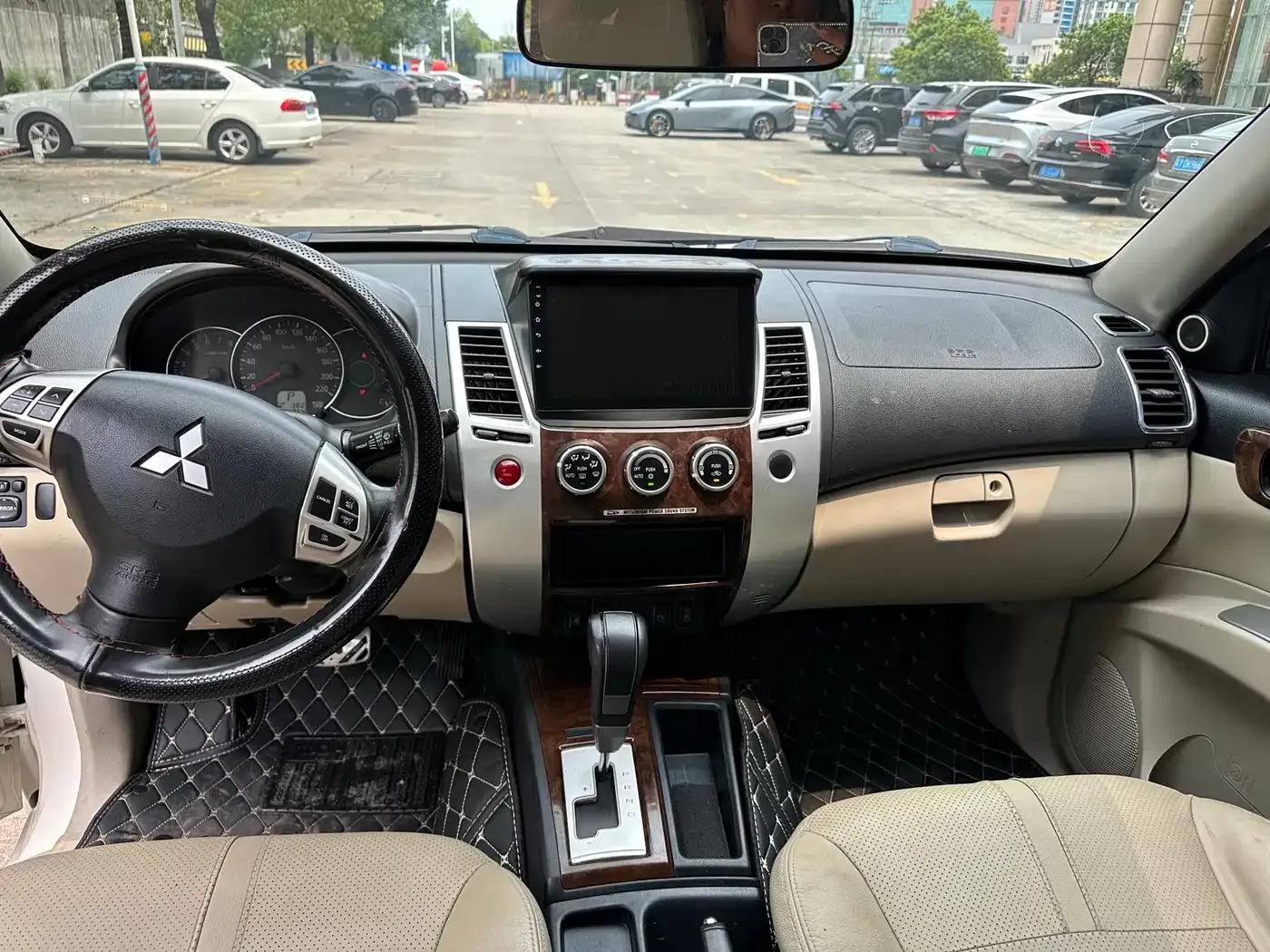 2013 Pajero Sport 3.0L Automatic 2WD Luxury Edition — миниатюра 10