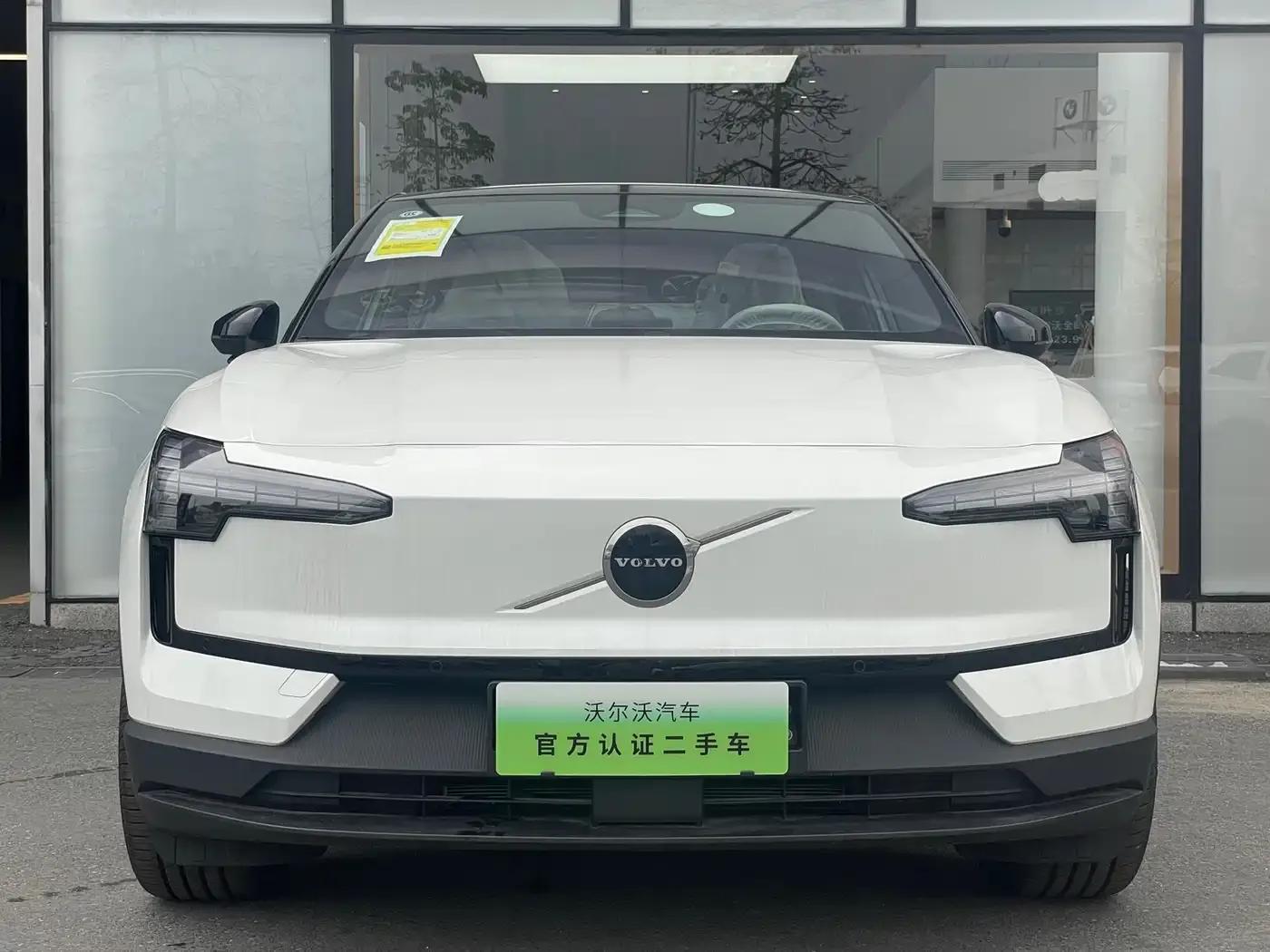 Volvo EX30 2025 Rear-Wheel Drive Long Range Plus — миниатюра 2