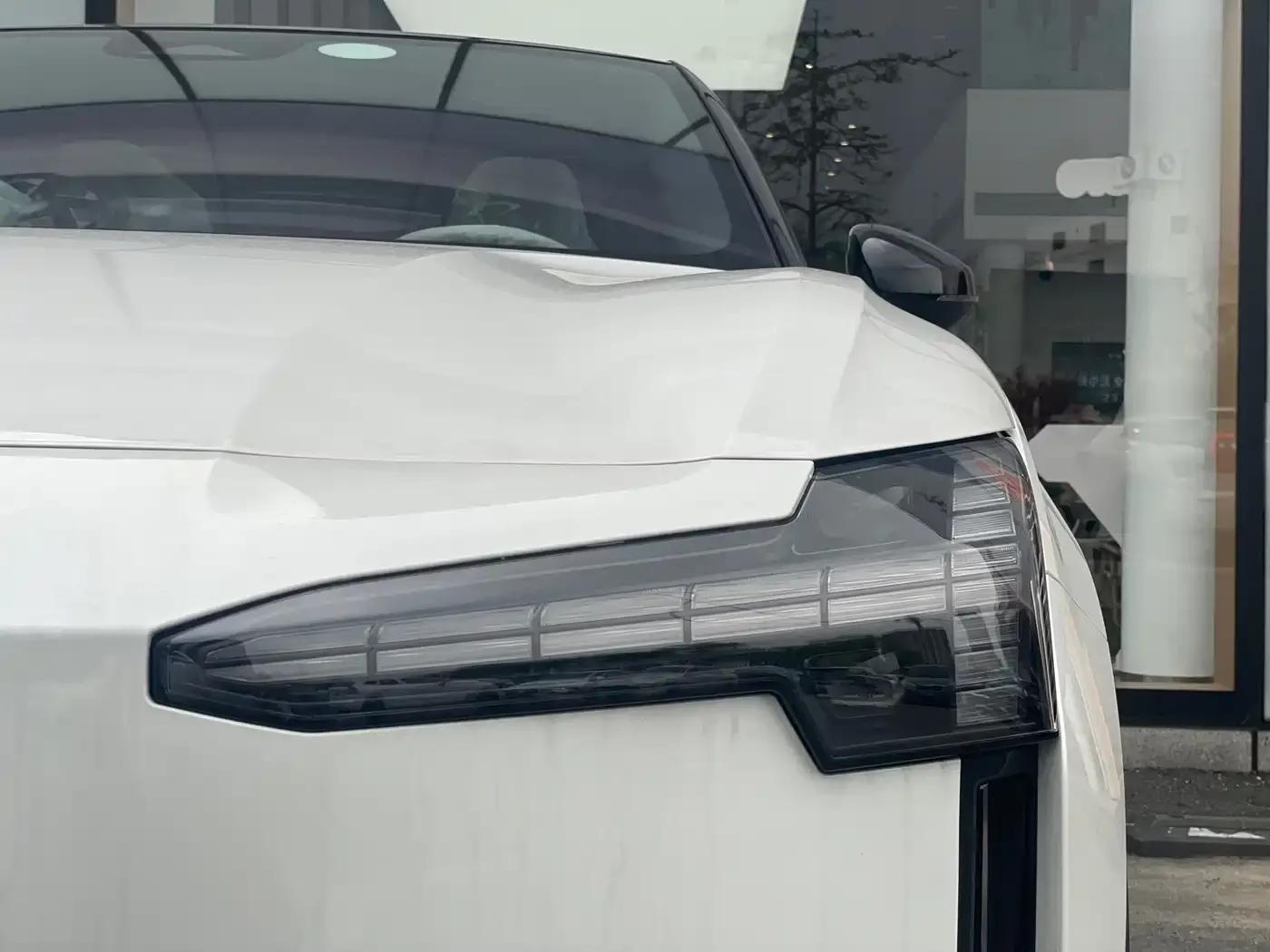 Volvo EX30 2025 Rear-Wheel Drive Long Range Plus — миниатюра 11