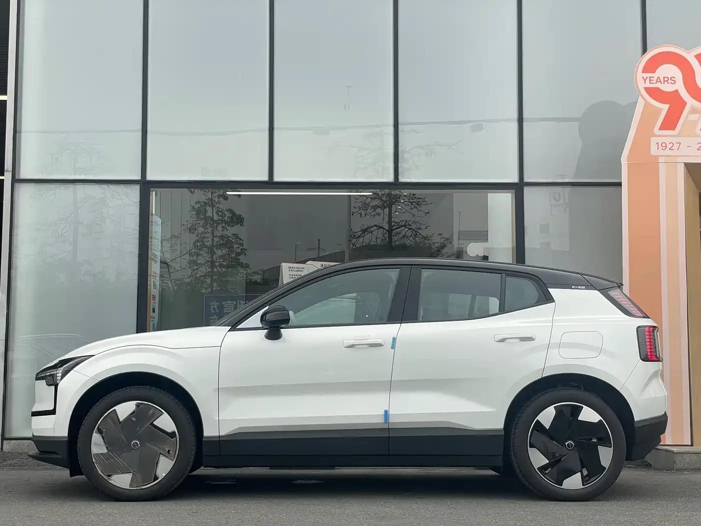 Volvo EX30 2025 Rear-Wheel Drive Long Range Plus — миниатюра 4