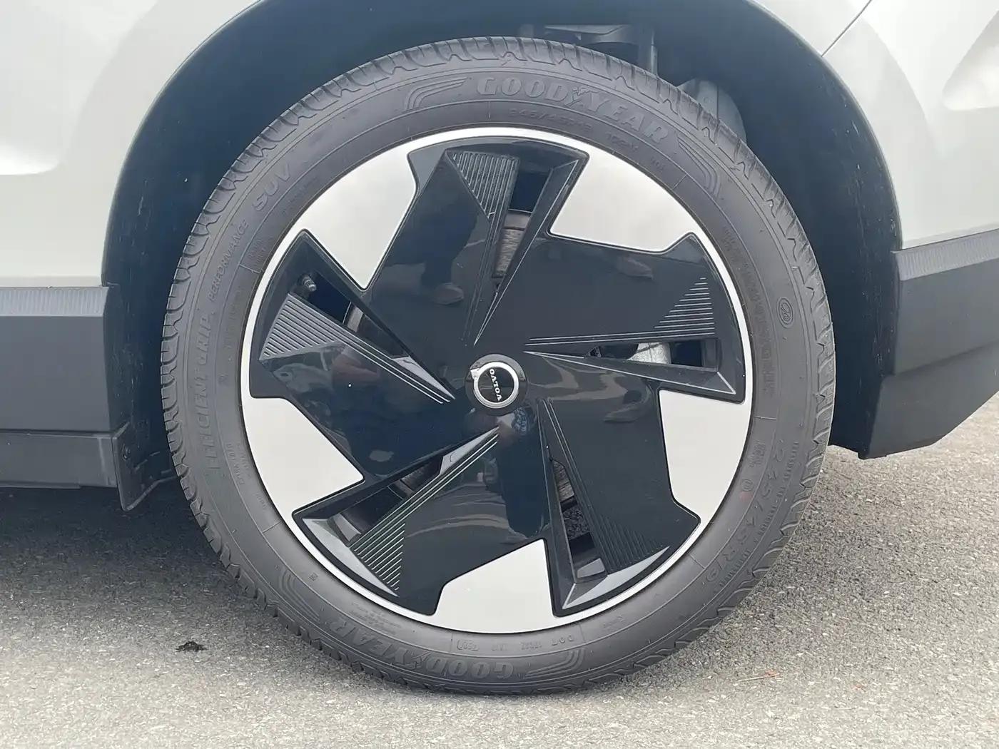 Volvo EX30 2025 Rear-Wheel Drive Long Range Plus — миниатюра 5