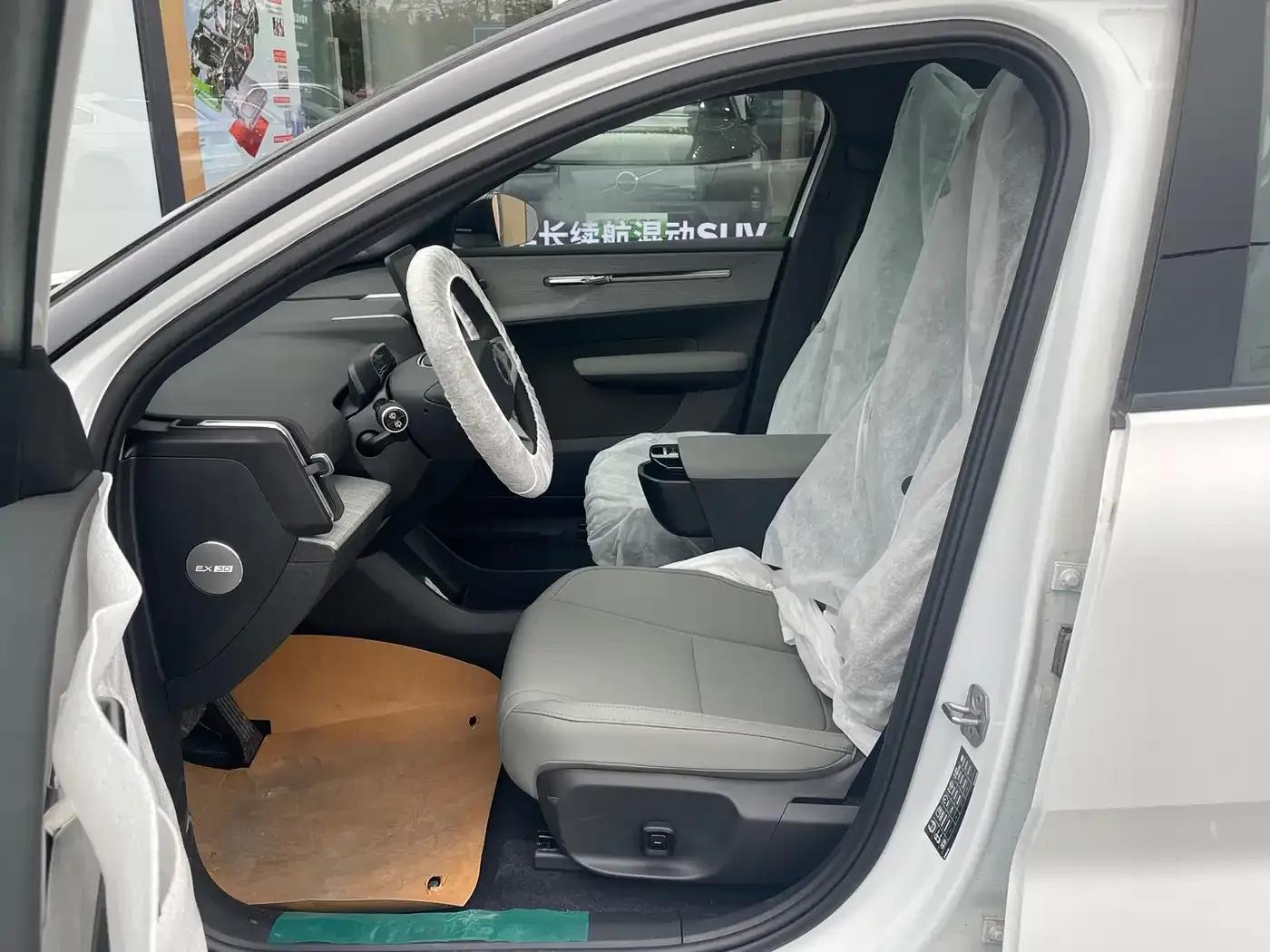 Volvo EX30 2025 Rear-Wheel Drive Long Range Plus — миниатюра 8