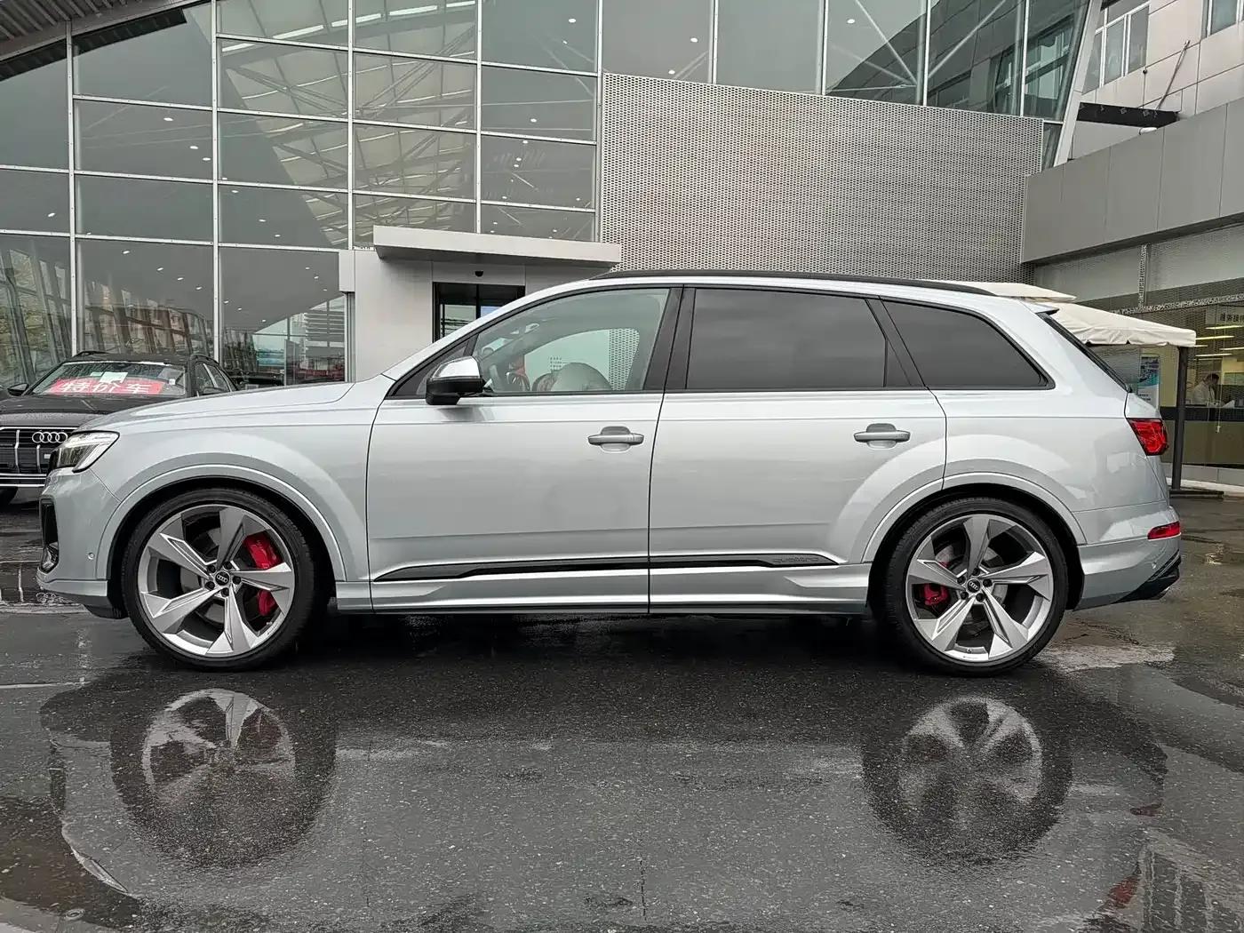 Audi SQ7 2024 4.0 TFSI — миниатюра 3
