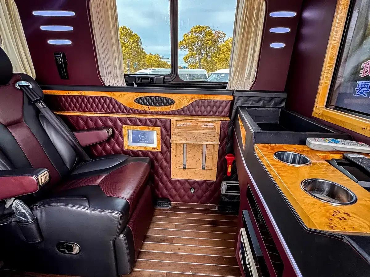 2017 Sprinter 3.5L Luxury Custom Edition — миниатюра 11