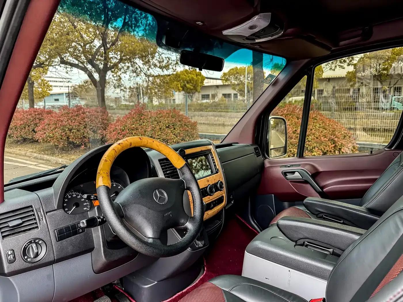2017 Sprinter 3.5L Luxury Custom Edition — миниатюра 5