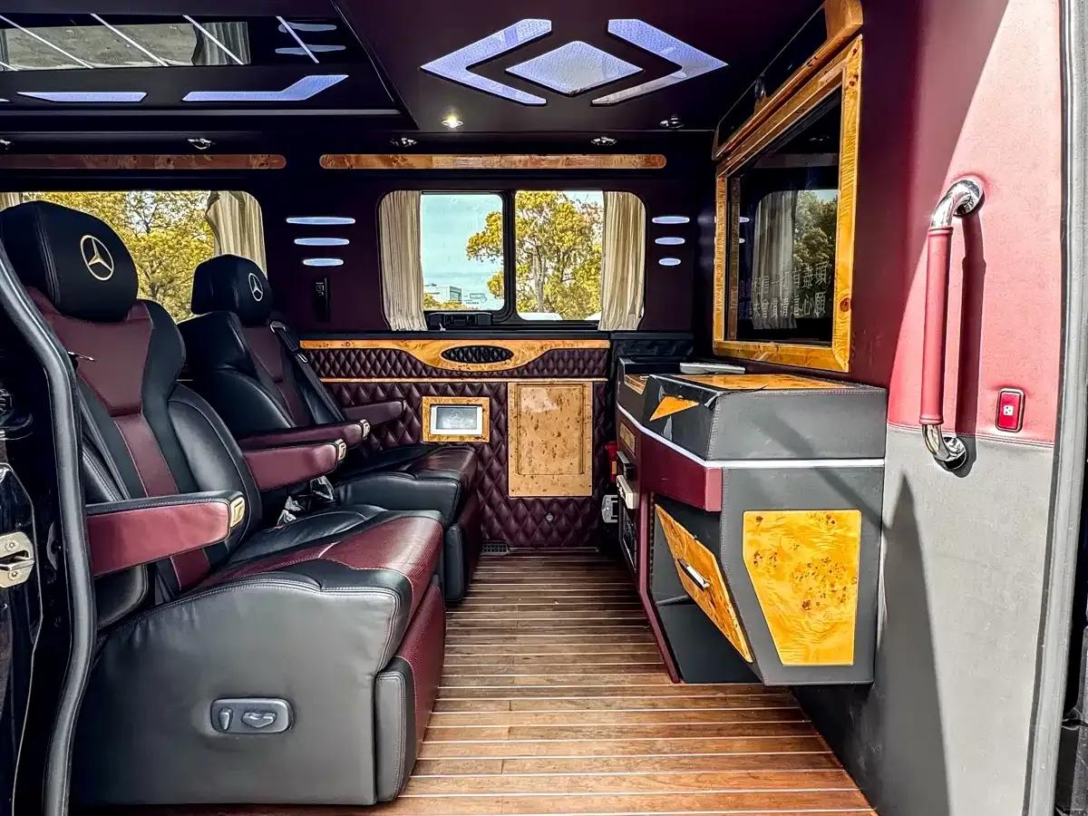 2017 Sprinter 3.5L Luxury Custom Edition — миниатюра 9