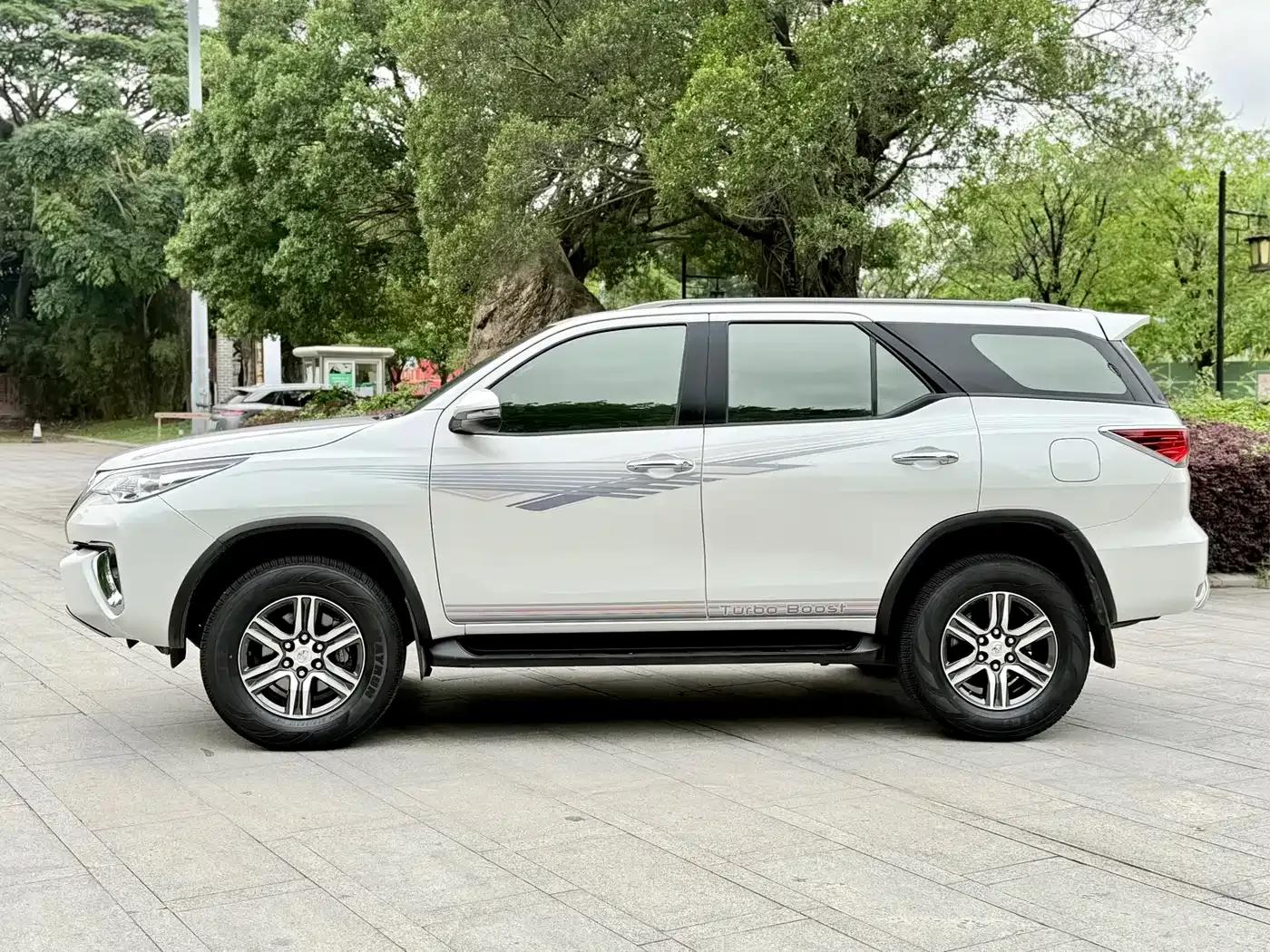 Fortuner 2016 2.7L Middle East Edition — миниатюра 4