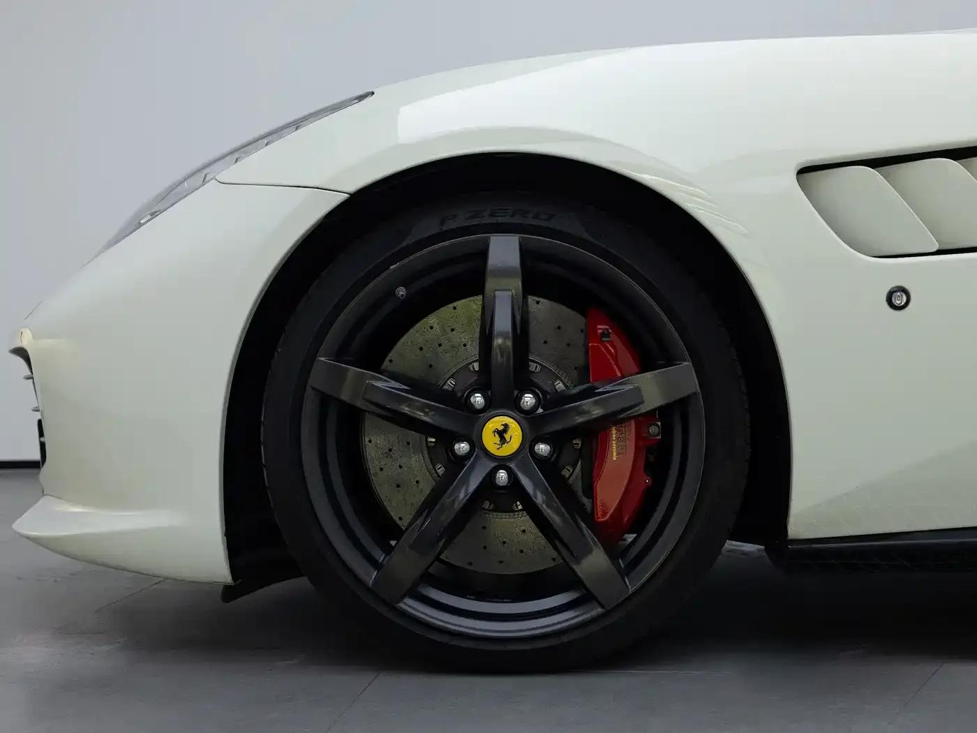 2017 GTC4Lusso 3.9T V8 — миниатюра 21