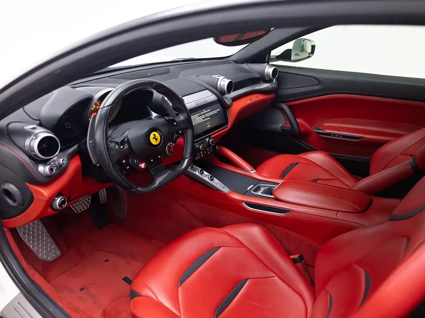 2017 GTC4Lusso 3.9T V8 — миниатюра 10