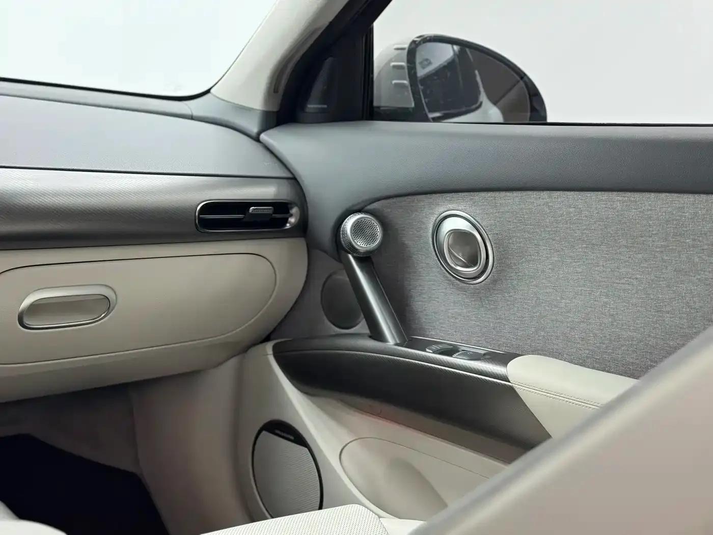 Genesis GV60 2024 Single Motor Rear-Wheel Drive Luxury Edition — миниатюра 17