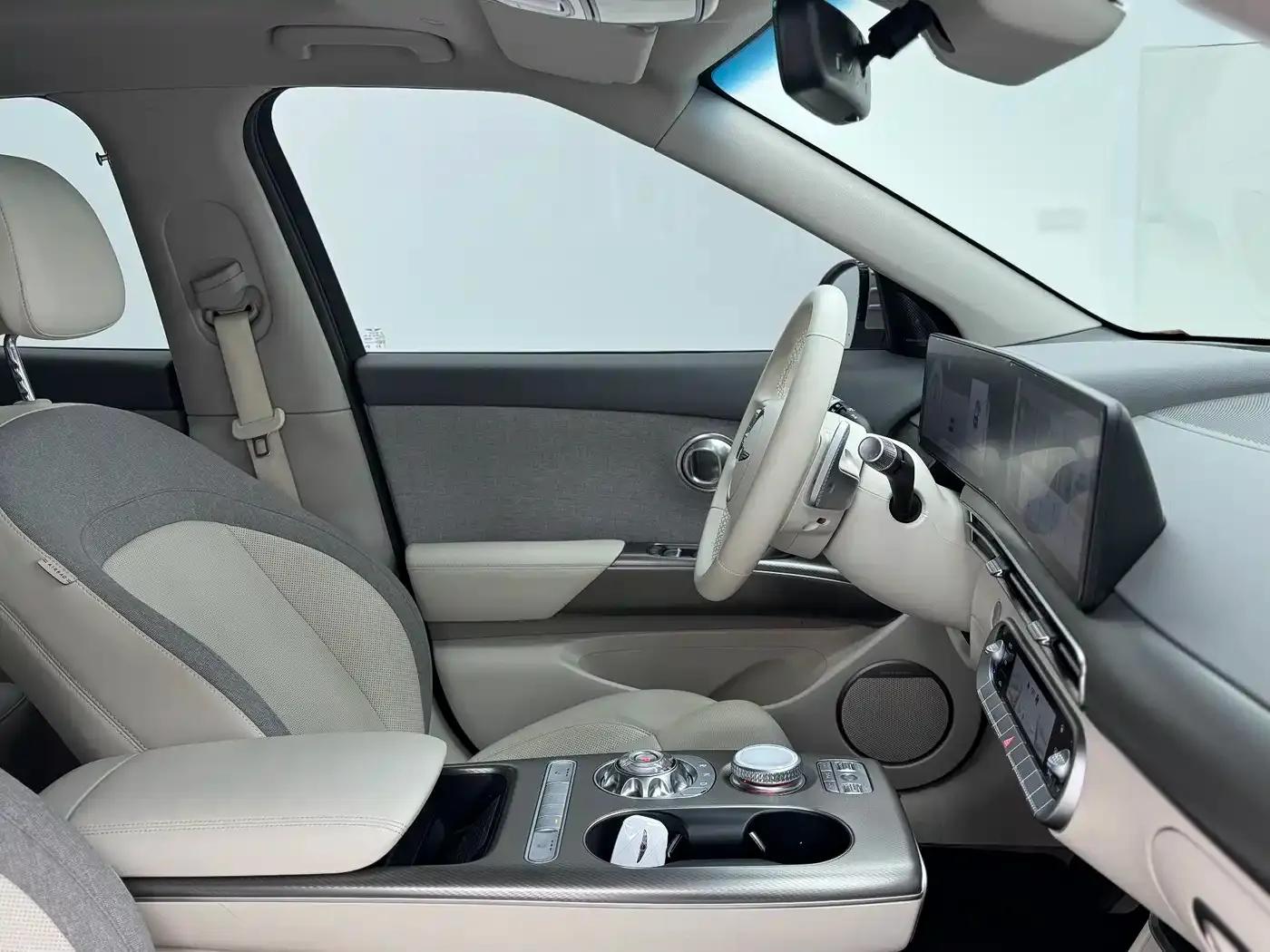 Genesis GV60 2024 Single Motor Rear-Wheel Drive Luxury Edition — миниатюра 19