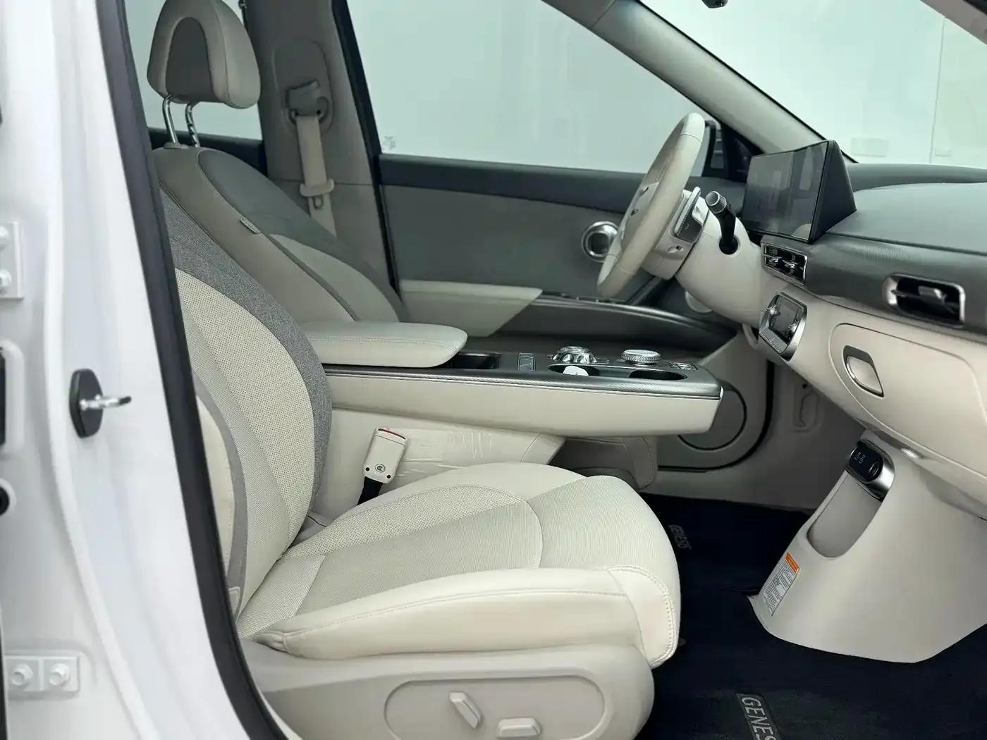 Genesis GV60 2024 Single Motor Rear-Wheel Drive Luxury Edition — миниатюра 21