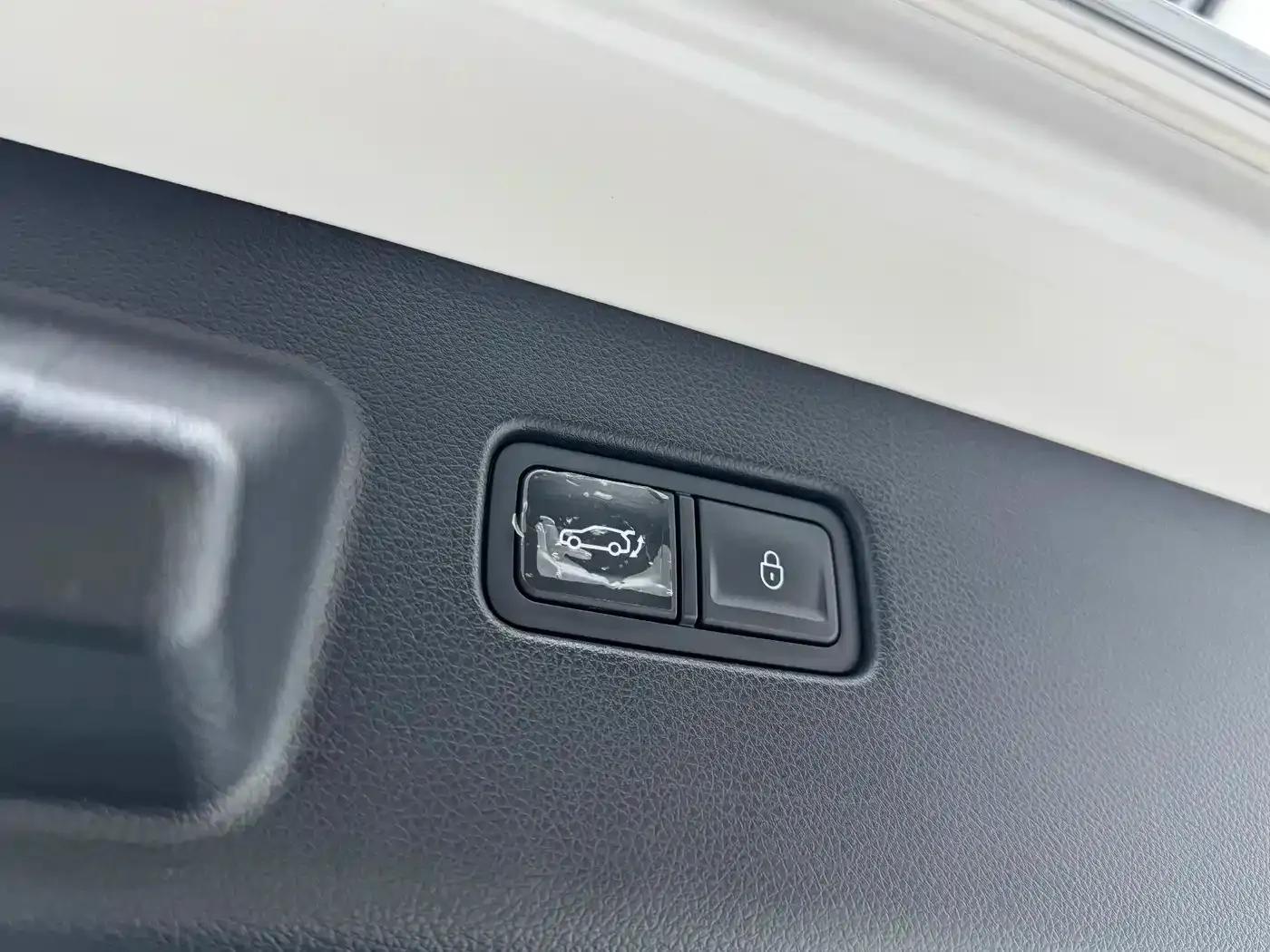 Genesis GV60 2024 Single Motor Rear-Wheel Drive Luxury Edition — миниатюра 24