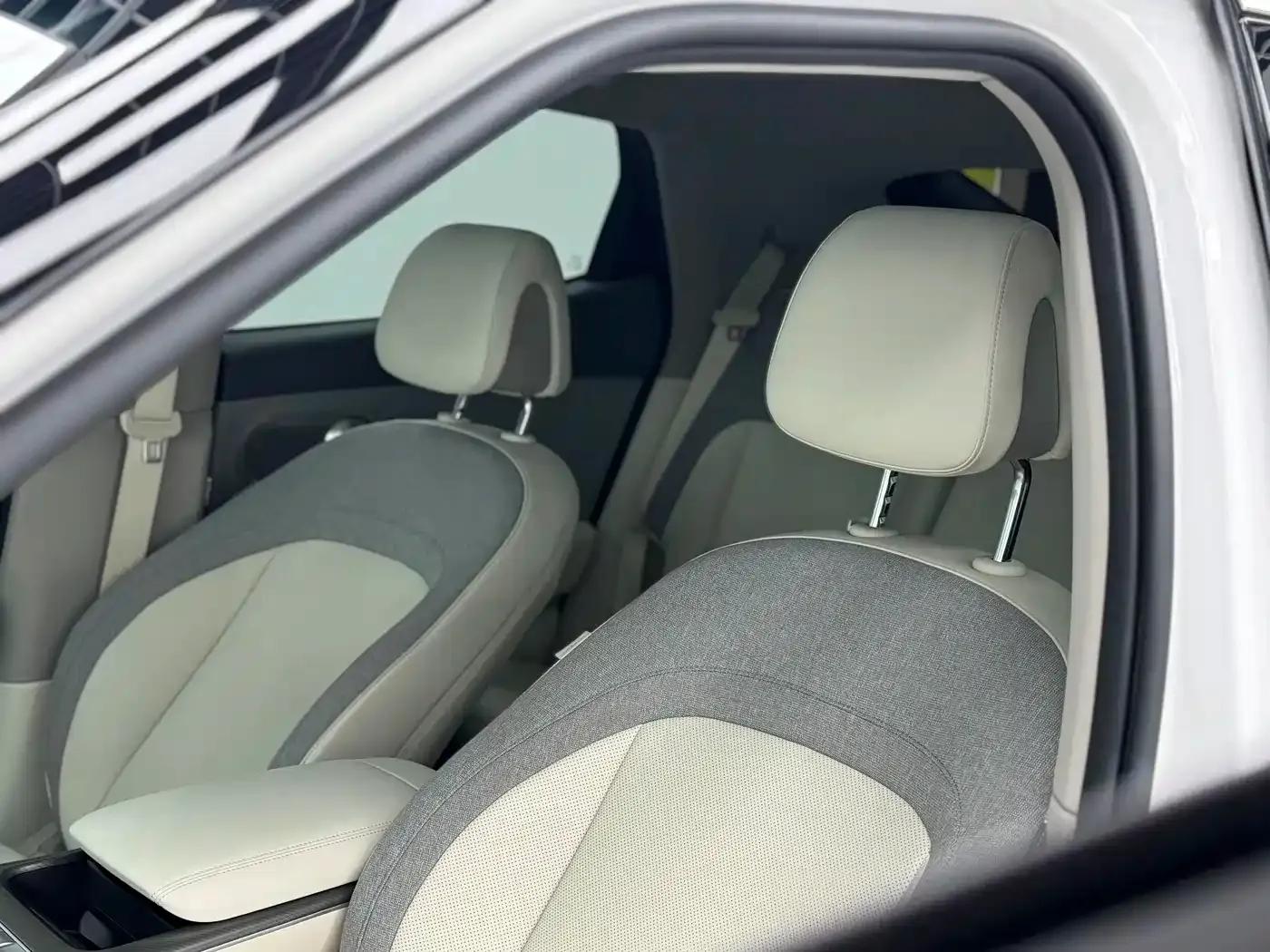 Genesis GV60 2024 Single Motor Rear-Wheel Drive Luxury Edition — миниатюра 25