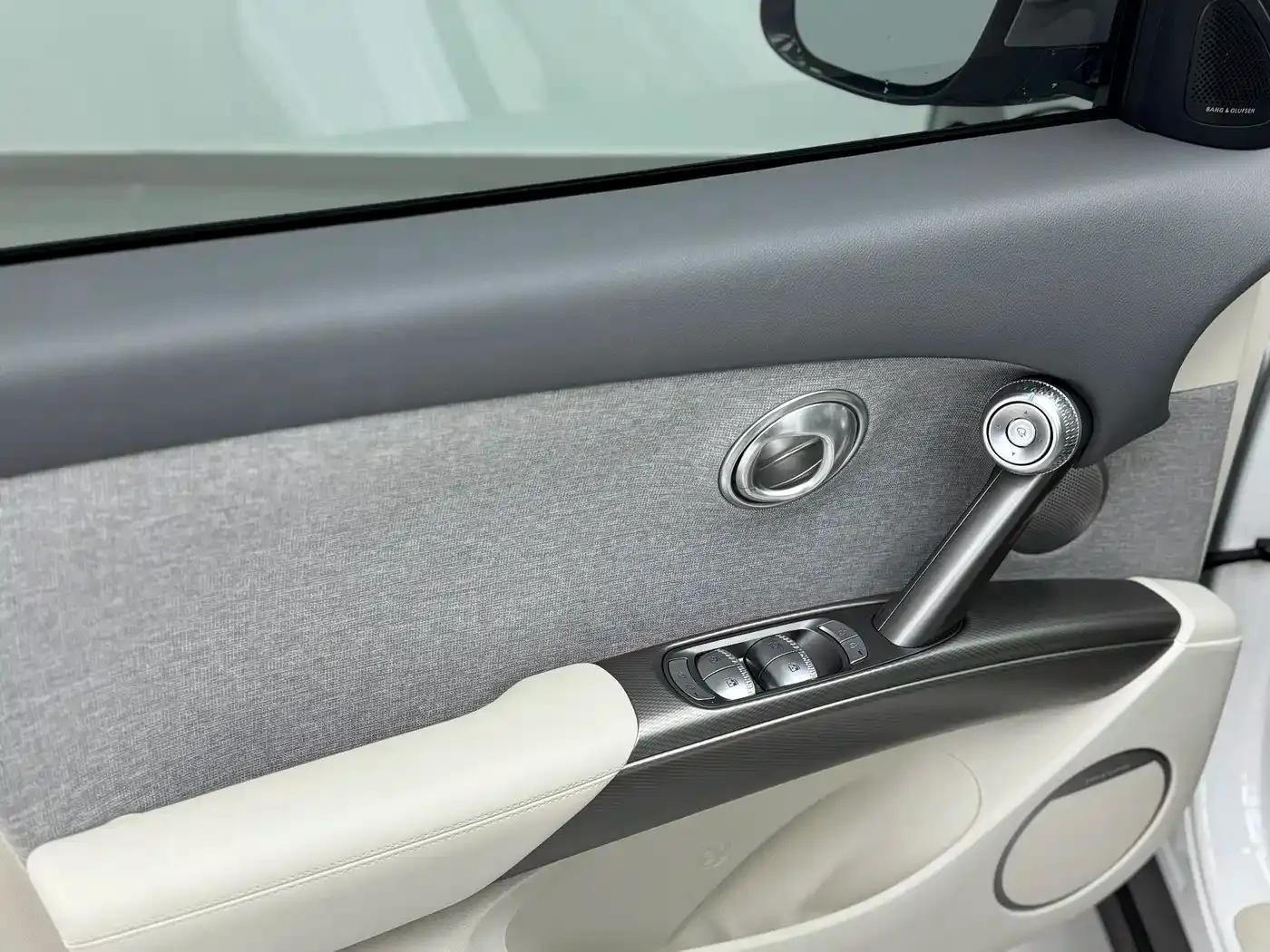Genesis GV60 2024 Single Motor Rear-Wheel Drive Luxury Edition — миниатюра 26