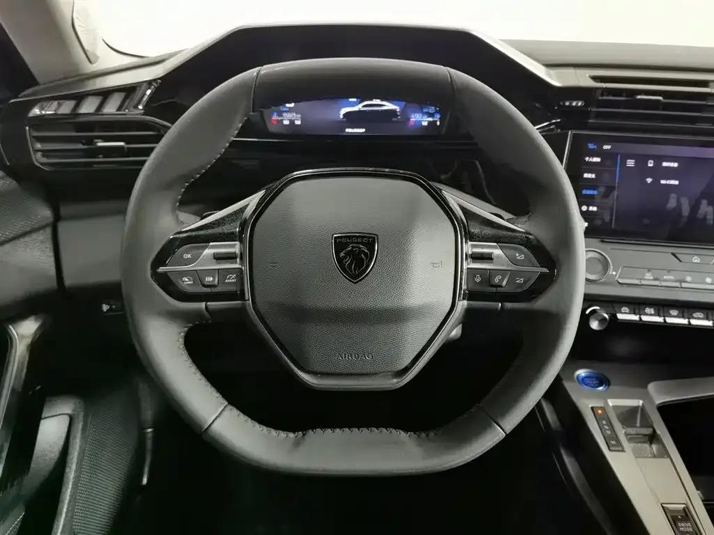 Peugeot 408X 2023 Gravity Edition — миниатюра 11