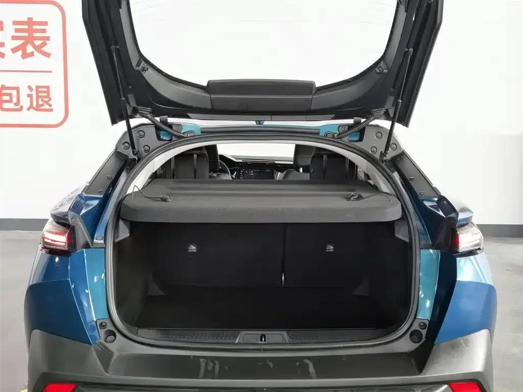 Peugeot 408X 2023 Gravity Edition — миниатюра 16