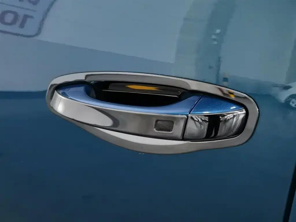 Peugeot 408X 2023 Gravity Edition — миниатюра 18