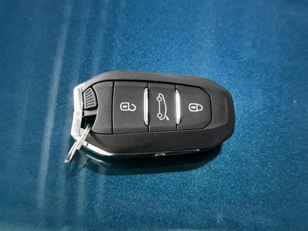 Peugeot 408X 2023 Gravity Edition — миниатюра 19
