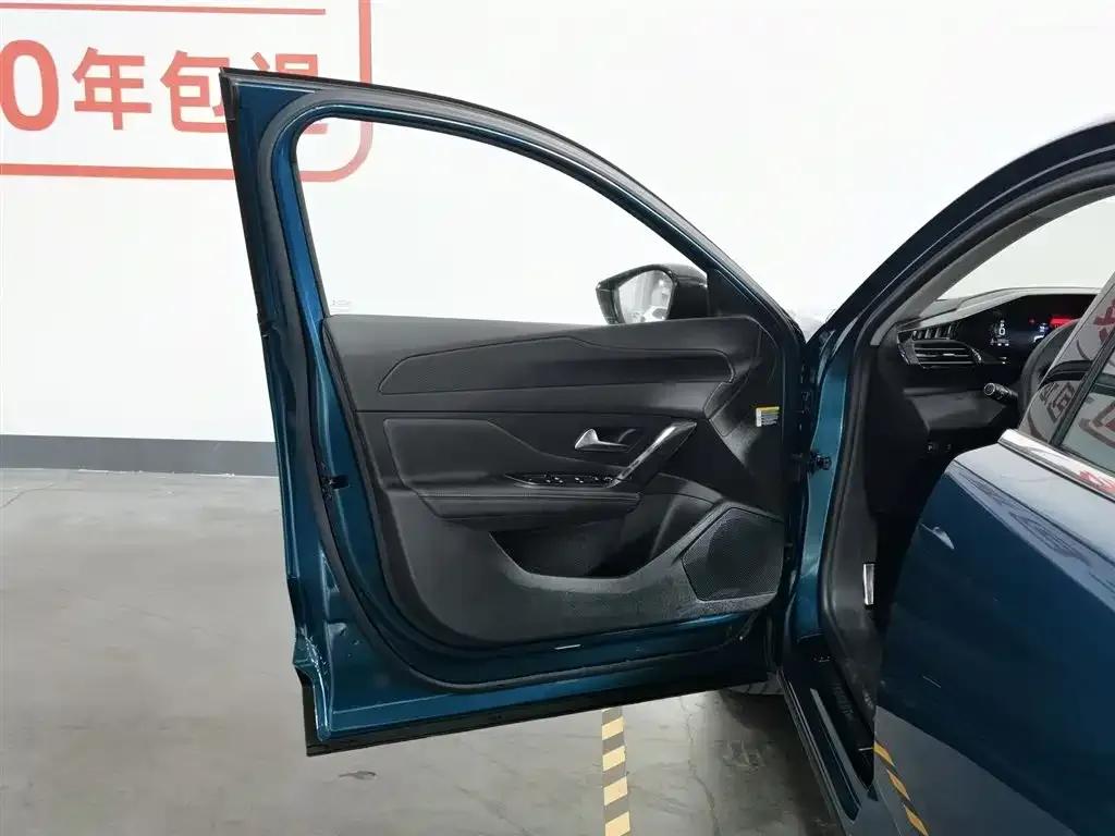 Peugeot 408X 2023 Gravity Edition — миниатюра 8
