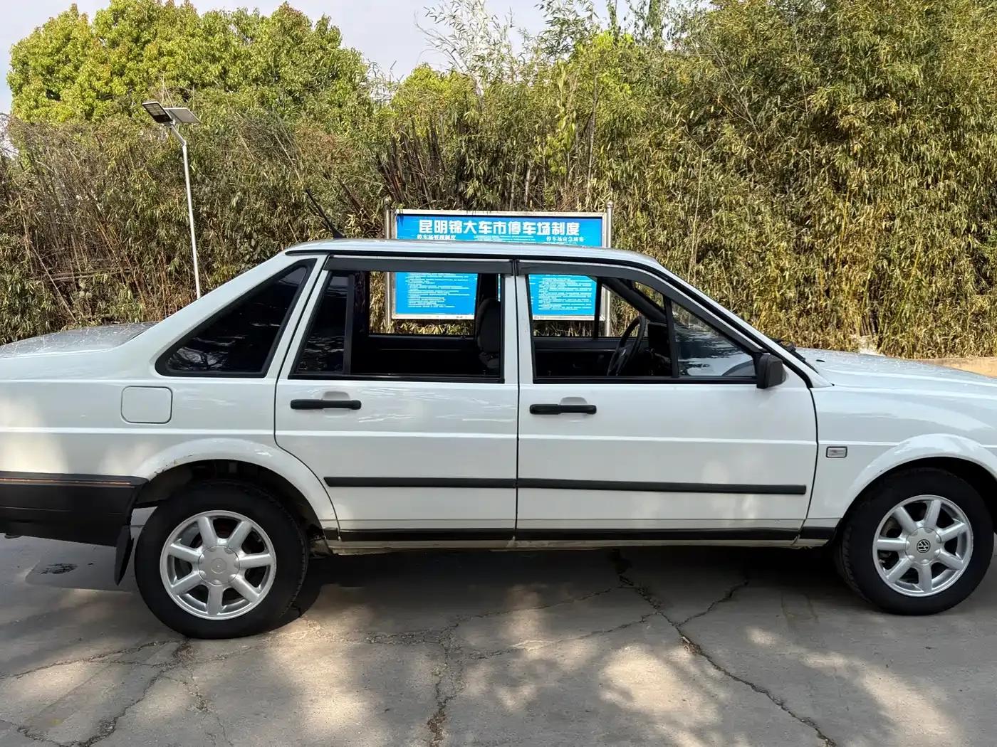 Santana Classic 2009 Model 1.8 Manual — миниатюра 11