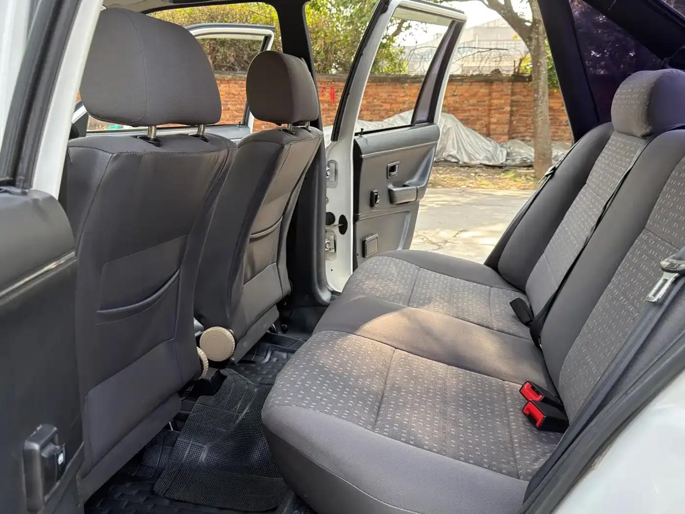 Santana Classic 2009 Model 1.8 Manual — миниатюра 7