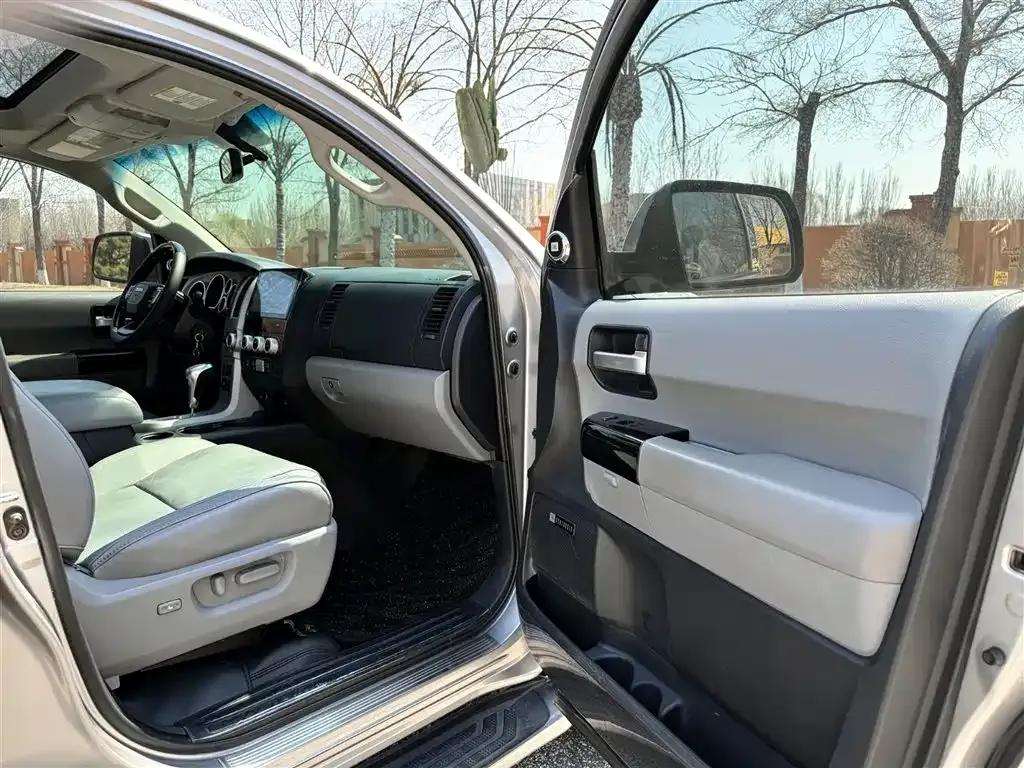 2014 Sequoia 5.7L Automatic — миниатюра 12