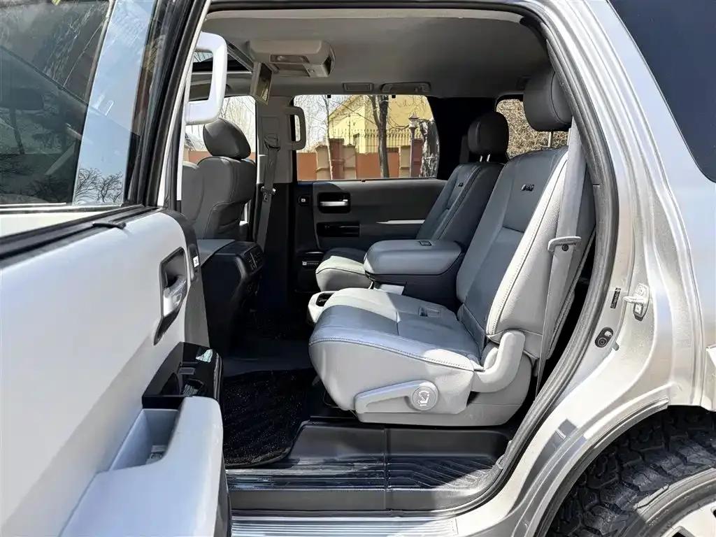 2014 Sequoia 5.7L Automatic — миниатюра 14