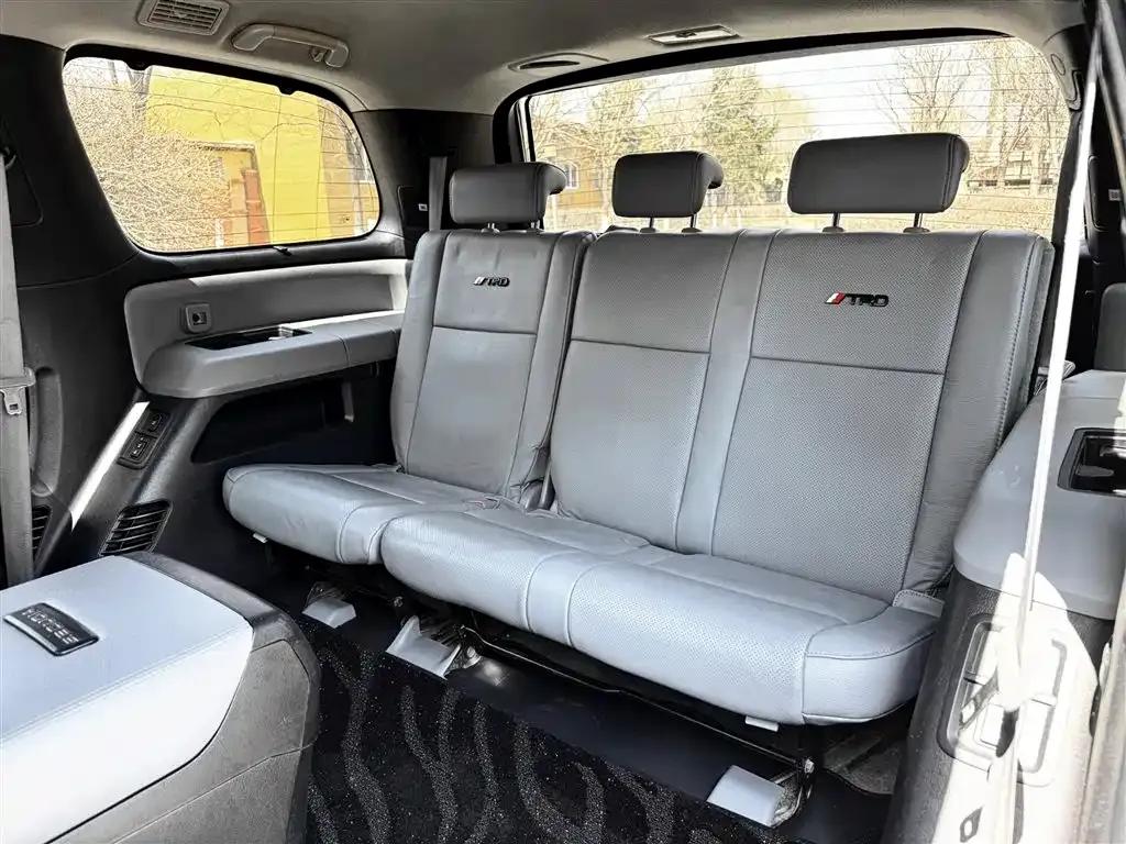 2014 Sequoia 5.7L Automatic — миниатюра 16