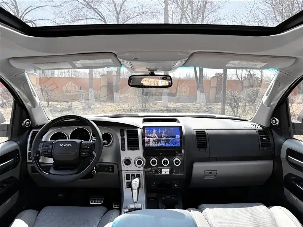 2014 Sequoia 5.7L Automatic — миниатюра 17