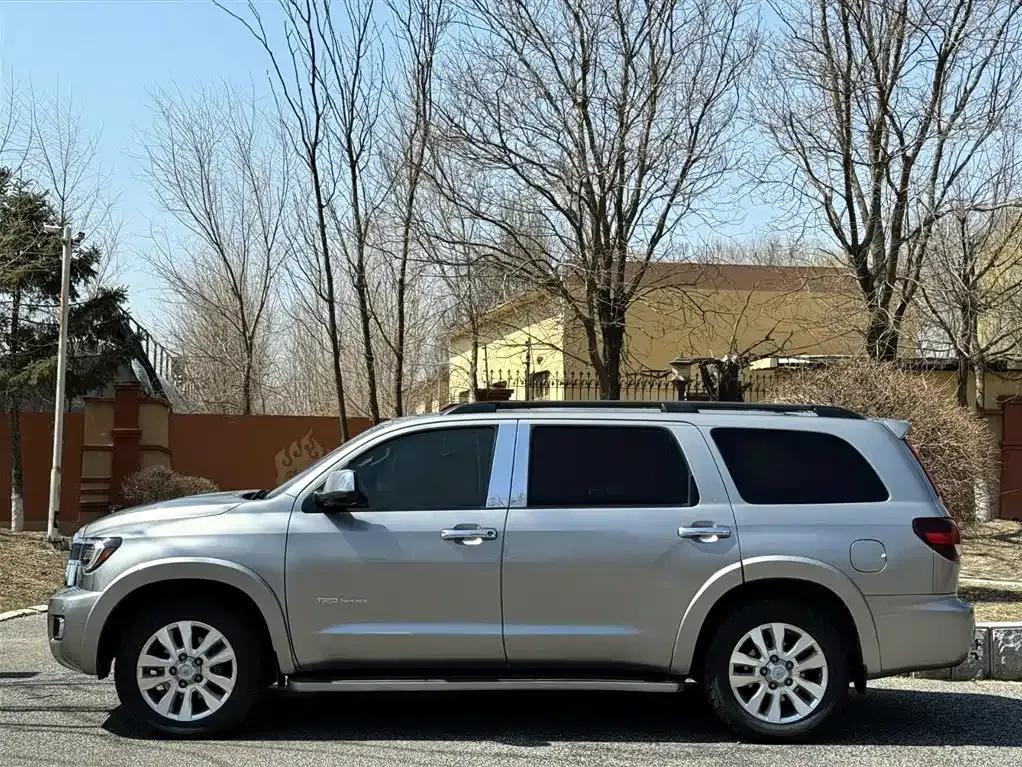 2014 Sequoia 5.7L Automatic — миниатюра 4