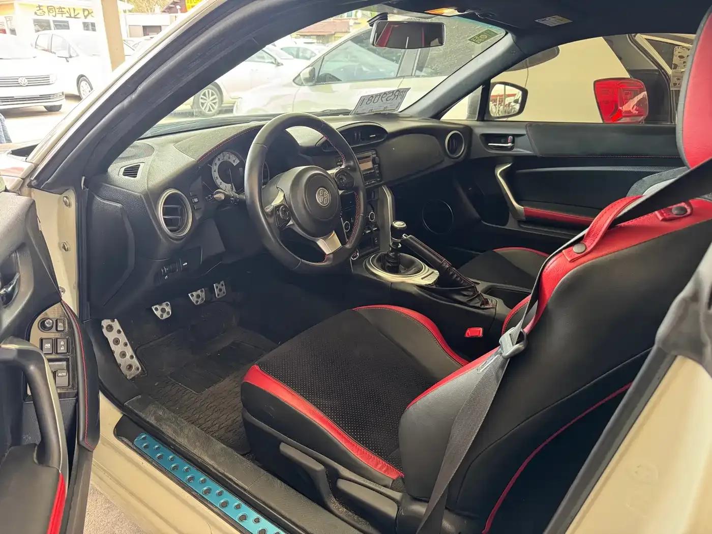 Toyota 86 2019 2.0L Manual Deluxe Edition — миниатюра 3