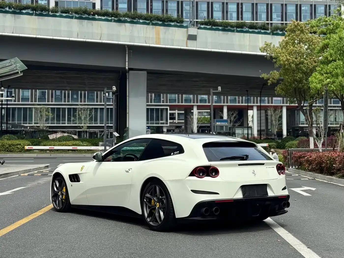 2016 GTC4Lusso 6.3L V12 — миниатюра 9